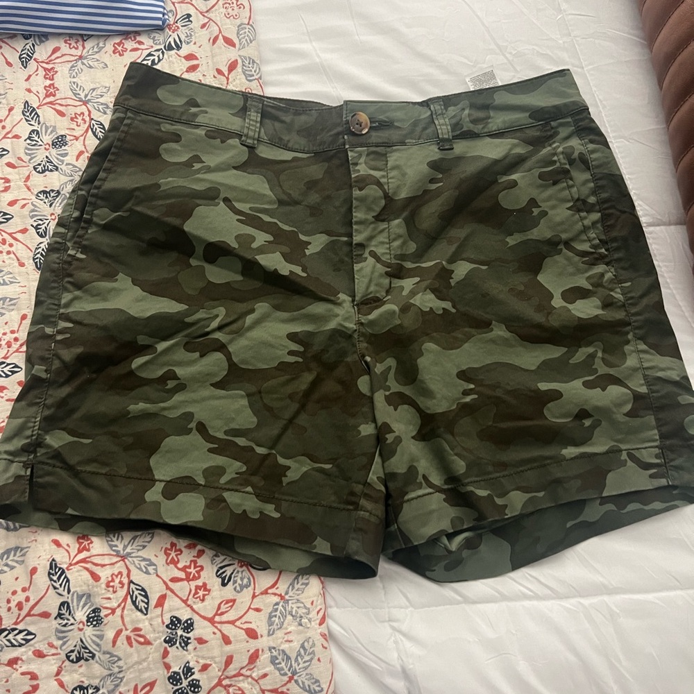Like new high waisted old navy shorts.